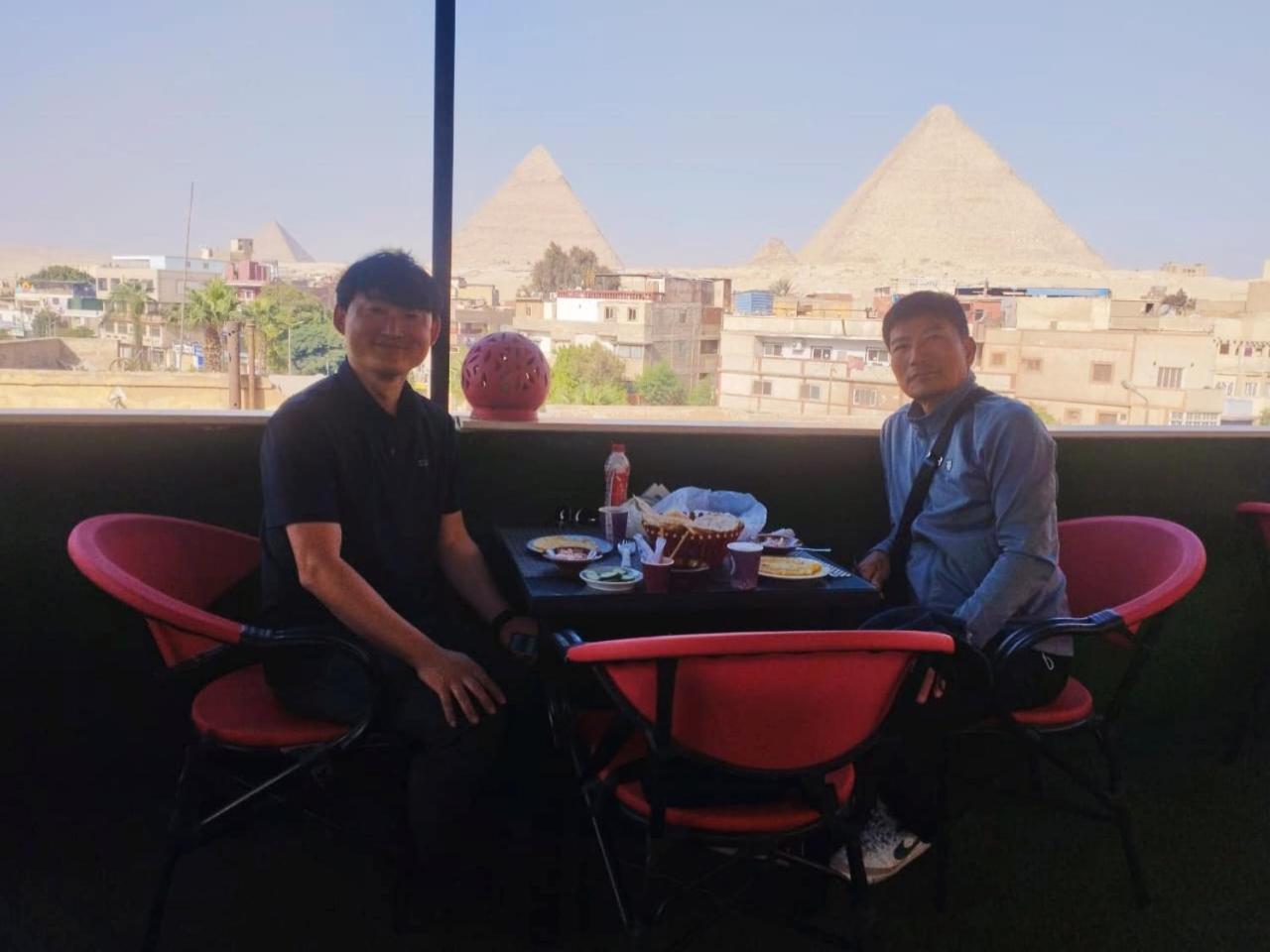Magic Golden Pyramids View Hotell Kafret el-Gabal Exteriör bild