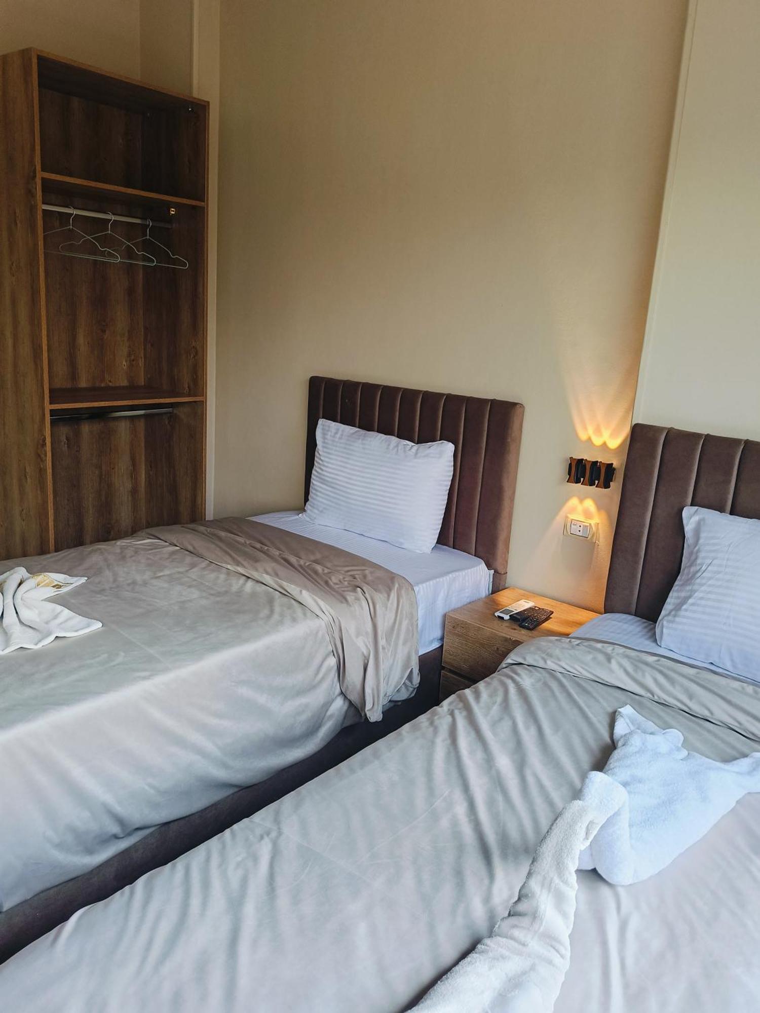 Magic Golden Pyramids View Hotell Kafret el-Gabal Exteriör bild